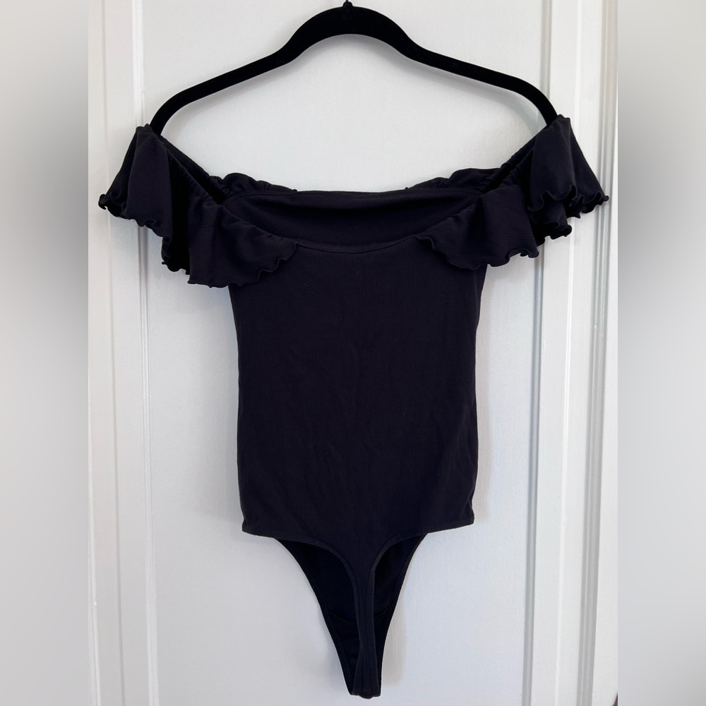 Aritzia Wilfred Black Ribbed Off-Shoulder Bodysuit